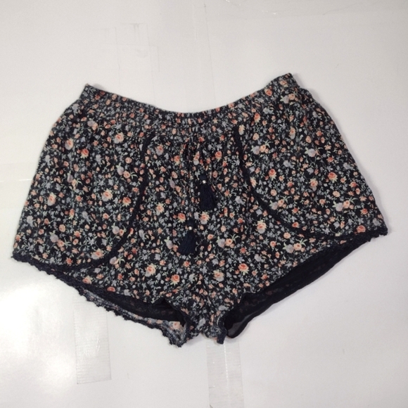 American Eagle Outfitters Pants - American Eagle Outfitters Women's Floral Print Shorts Size (M)